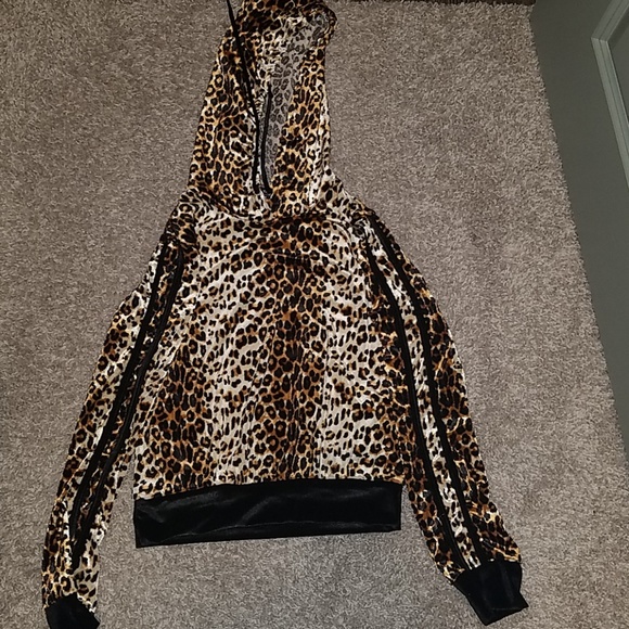 Set: Leopard joggers and crop hoodie - Picture 4 of 5